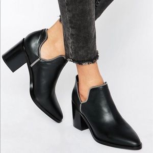 SENSO Huntley Ankle Boots, Black Leather Zipper and Cut Out Detail
